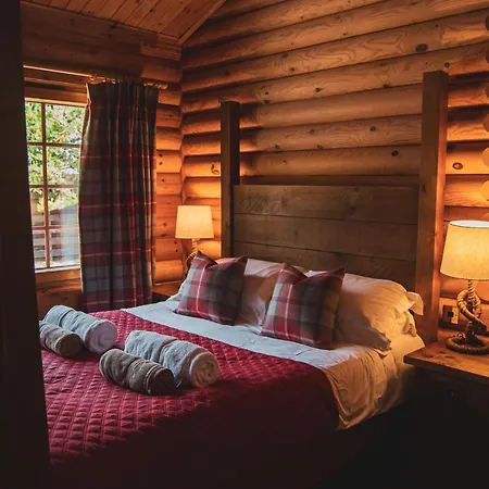 Tomatin - Luxury Two Bedroom Log Cabin With Hot Tub Berwick Upon Tweed Exterior photo