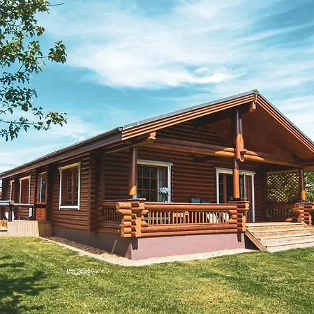 Tomatin - Luxury Two Bedroom Log Cabin With Hot Tub Berwick Upon Tweed Exterior photo