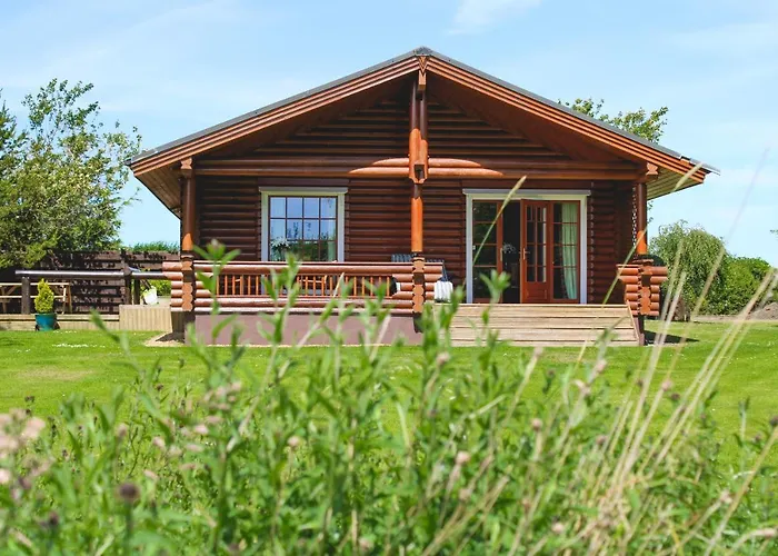 Tomatin - Luxury Two Bedroom Log Cabin With Hot Tub