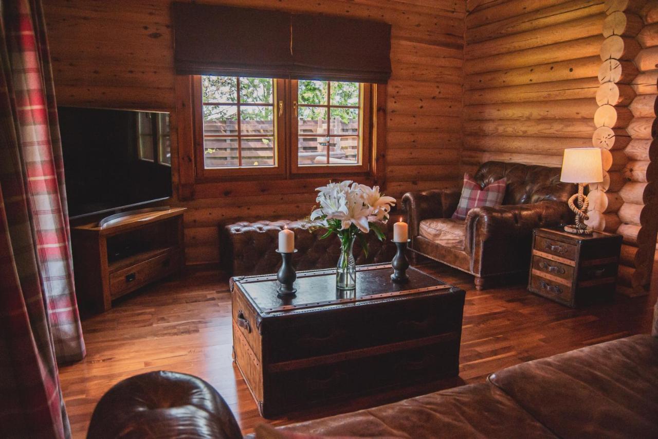 Tomatin - Luxury Two Bedroom Log With Hot Tub