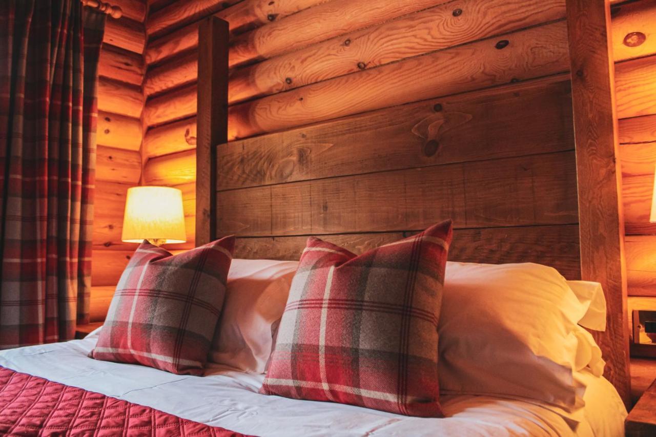 Tomatin - Luxury Two Bedroom Log With Hot Tub Chalet