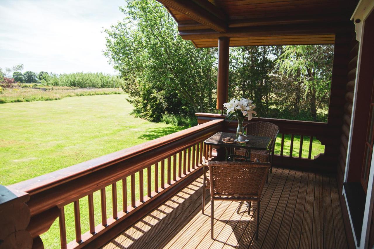 Tomatin - Luxury Two Bedroom Log With Hot Tub Chalet