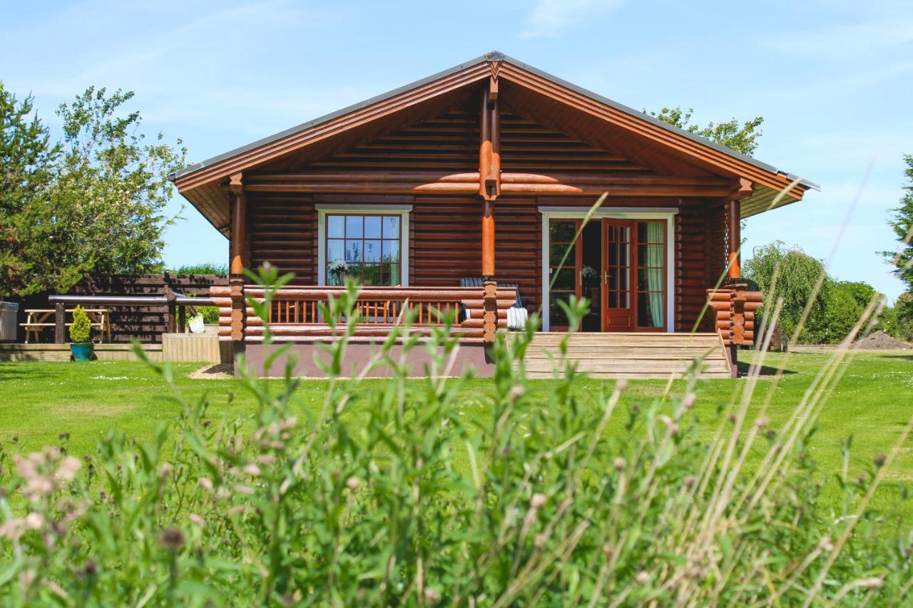 Chalet Tomatin - Luxury Two Bedroom Log With Hot Tub Berwick Upon Tweed